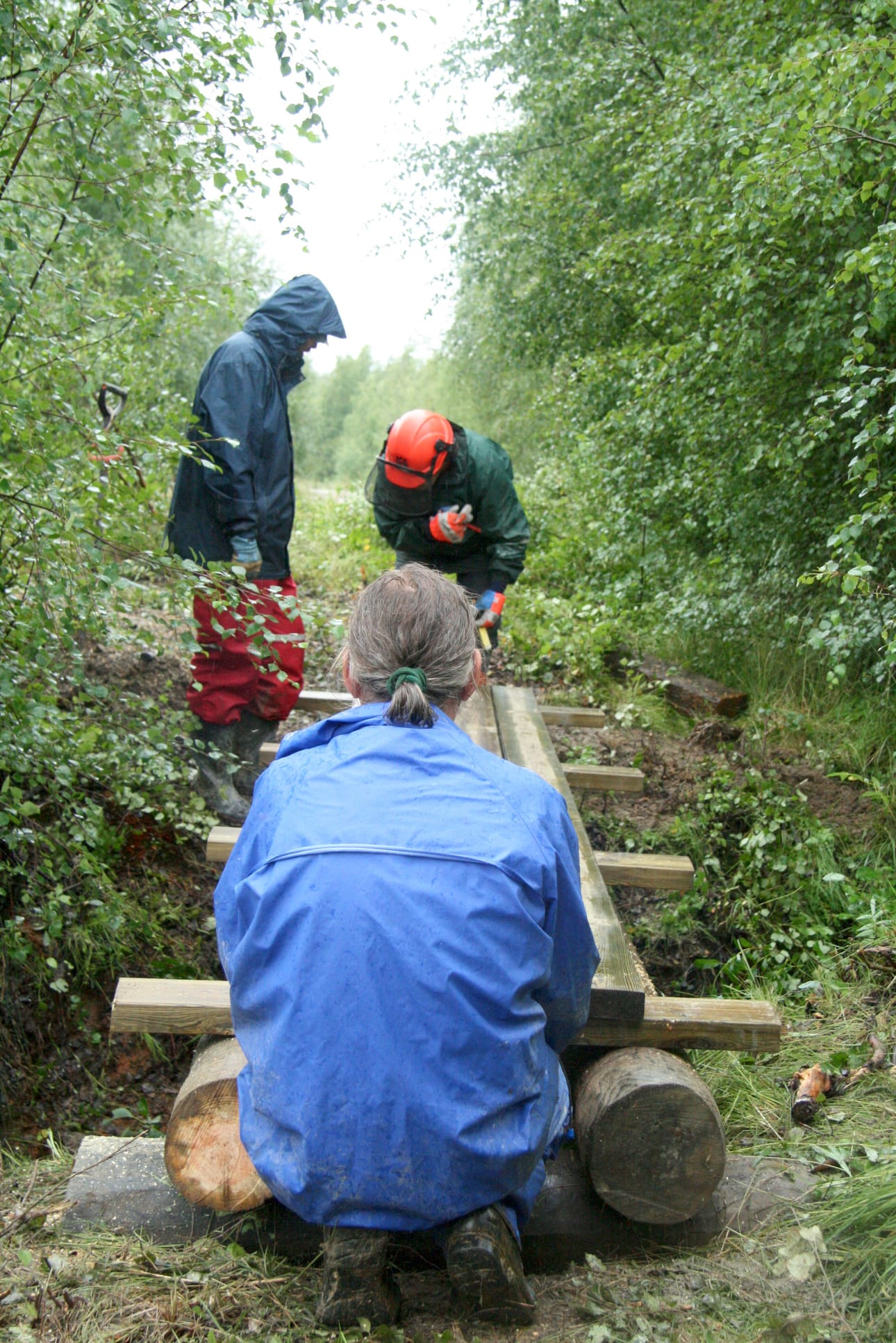 Lakeudella on järjestetty WWF:n talkooleirejä aiemminkin. Vuonna 2009 talkoiltiin Oulunsalon Pilpajärvellä.