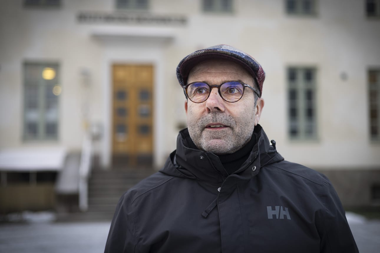 Vuodenvaihteessa eläkkeelle jäävä nuorisotoimenjohtaja Pekka Hautamäki hyvästelee pian historiallisen Seinäjoen Nuorisokeskuksen, sen työntekijät ja paikalliset nuoret. Mielessä on ymmärrettävästi hieman haikeutta.