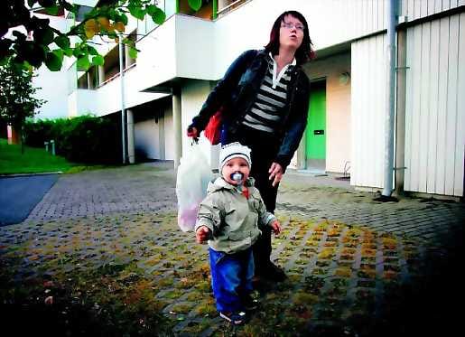 Sihtikadulla asuva Mia Fröberg hämmästelee Toppilan viime aikojen ammuskeluja.