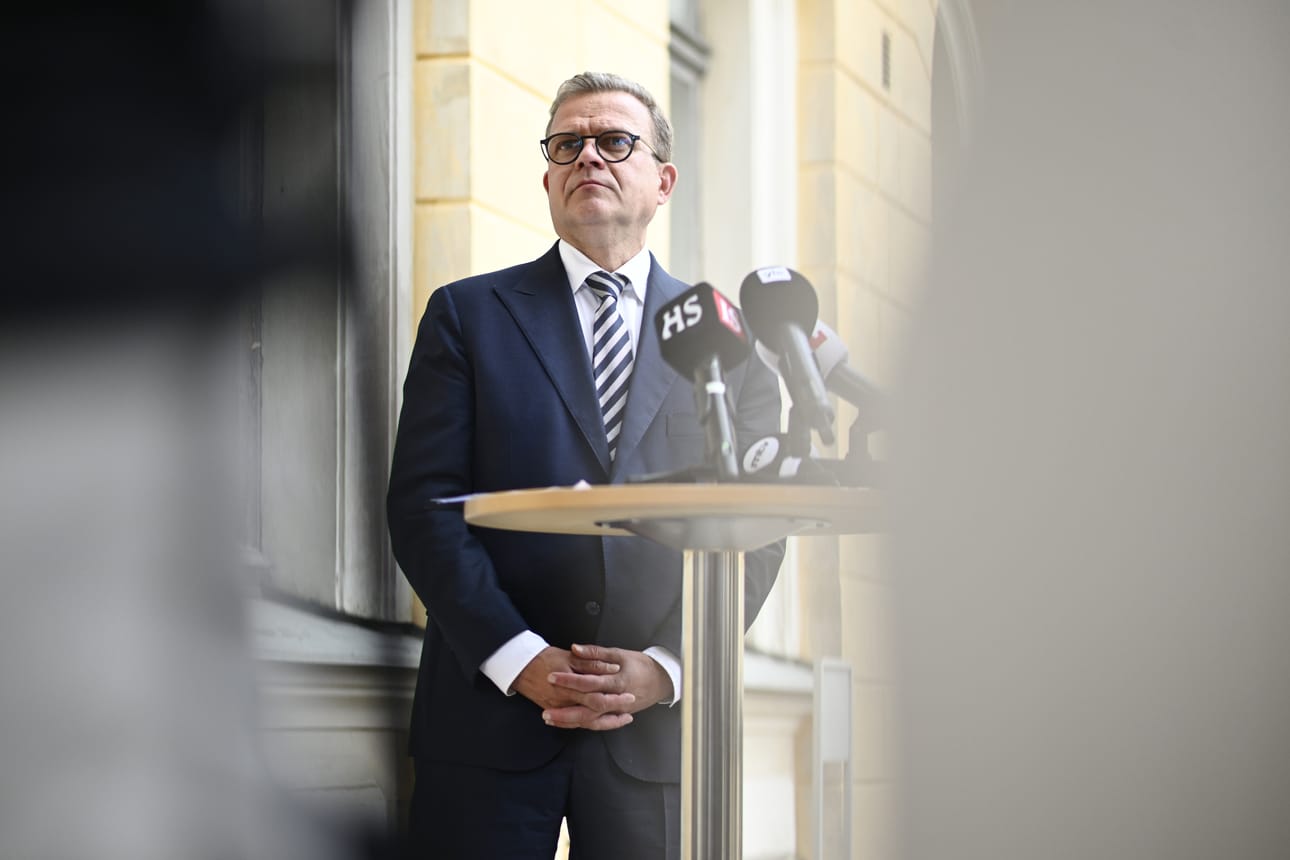 Kokoomuksen puheenjohtaja, pääministeri Petteri Orpo, piti kesäkuussa tiedotustilaisuuden Garden Helsingin asioista. Arkistokuva.