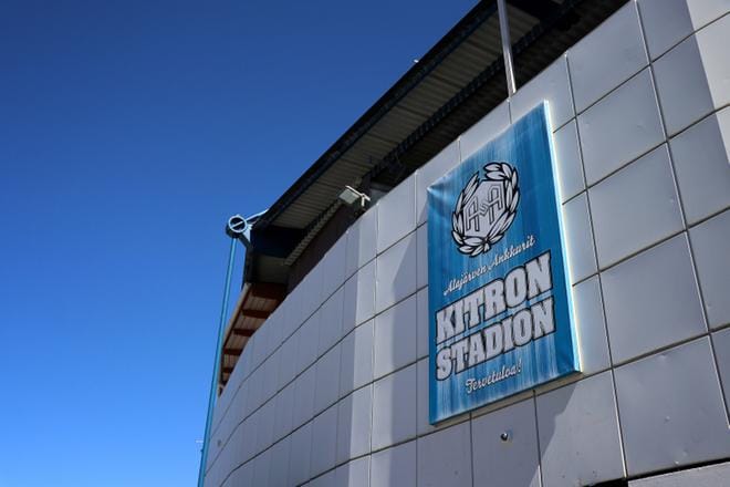 Helinä Vainio muistelee, että pesäpallostadionin nimestä äänestettiin aikoinaan Ankkurien kokouksessa. Yksimielisyyttä nimikysymyksen suhteen ei syntynyt heti, ja asian ratkaisi lopulta Kullervo Rautio. KUVA: VILJA VAINIO