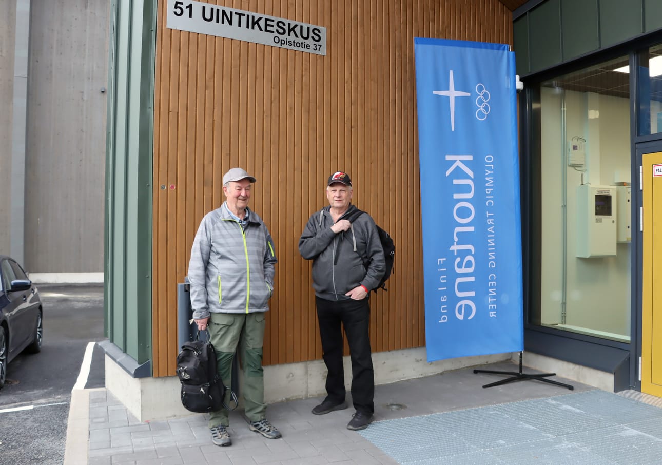 Pitkän linjan uintiharrastajat Aimo Välimaa ja Jari Kivenmäki lähtivät uintikeskukselta kotia kohti tyytyväisin mielin.