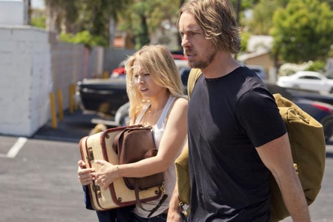 Pakoautokuski Charlie Bronson (Dax Shepard) on aloittanut uuden elämän upean tyttöystävänsä Annien (Veronica Mars -tähti Kristen Bell) kanssa päästyään todistajansuojeluohjelmaan. Sitten he saavat peräänsä Charlien katkeran rikostoverin, rastaletti Alexin (Bradley Cooper). KUVA: Hero