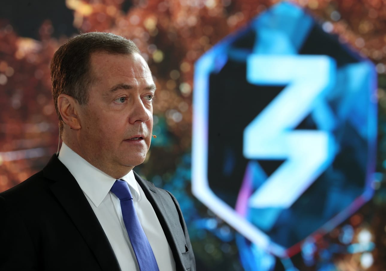 Venäjän entinen presidentti Dmitri Medvedev on antanut yhä jyrkempiä lausuntoja sen jälkeen kun Venäjä aloitti suurhyökkäyksen Ukrainaan.