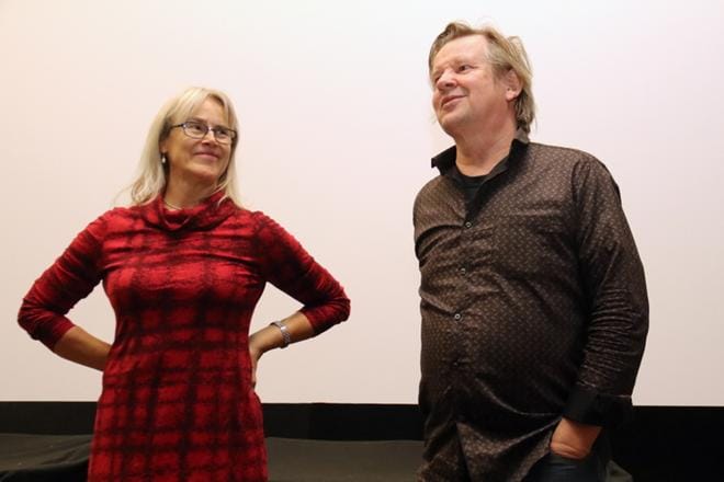 Kansalaisopiston rehtori Leea Keto väittelee yhteisöteatterihankkeiden vaikutuksista. Henkilökohtaista kokemusta hän sai aiheestaan muun muassa kuvattaessa Jukka Mäkisen ohjaamaa Muistoseurat 2 -elokuvaa viime vuonna. KUVA: ANU NAHKALA