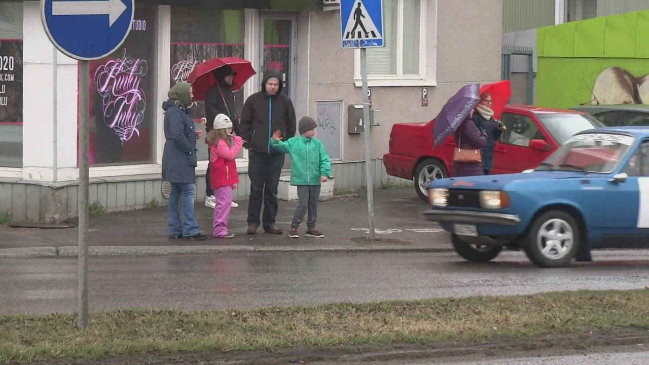 Vanhojen autojen kulkue Oulussa
