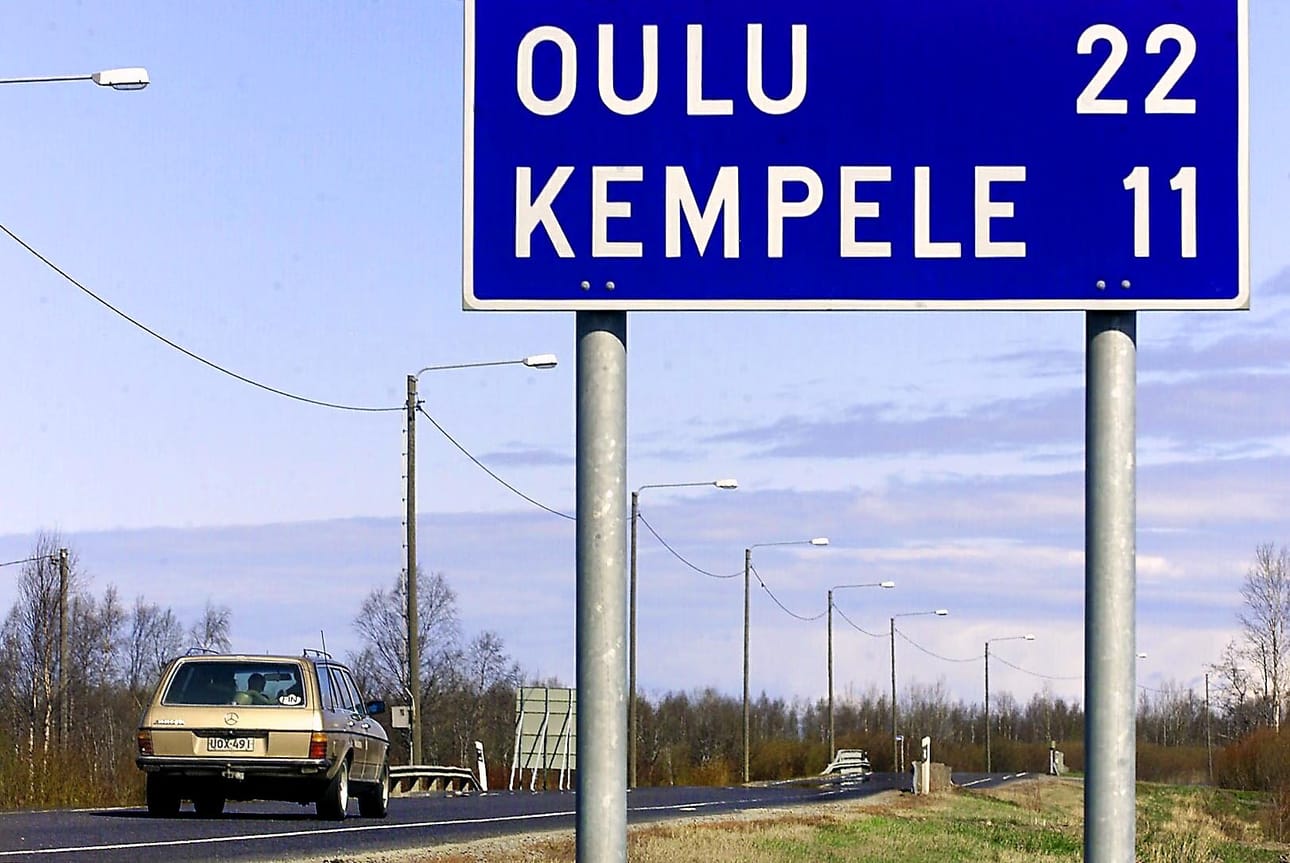 Moottoritie Limingasta Ouluun valtatie 4:llä sai valtion rahoituspäätöksen keväällä 2001. Tieosuutta Haaransilta–Kiviniemi -välillä tehtiin yhteensä 16 kilometriä ja se avattiin liikenteelle syyskuussa 2003.