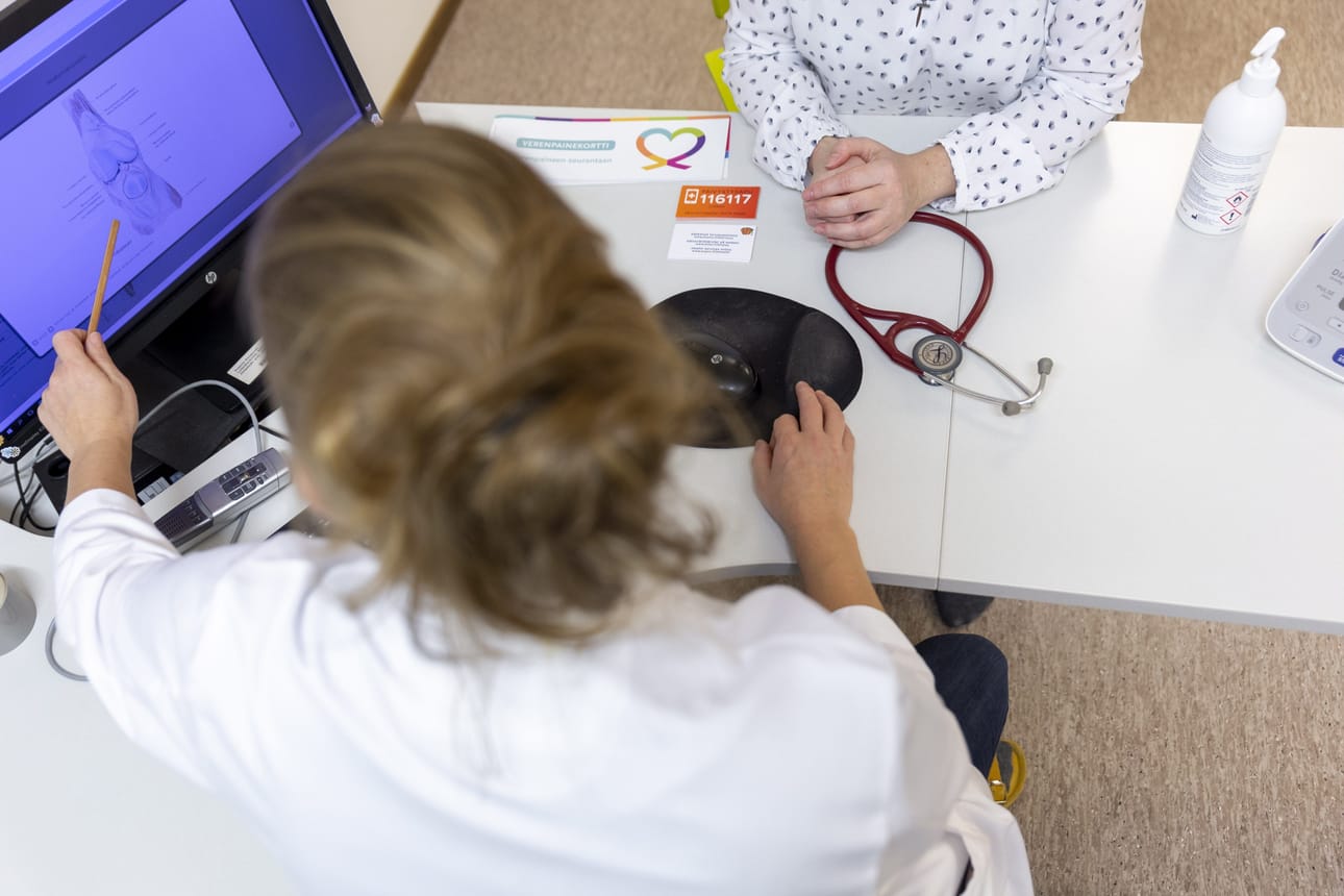 Pohteen tavoitteena on laajentaa omalääkärimallia sosiaali- ja terveyskeskuksissa. Ammatinharjoittajamallia kokeillaan alueilla, joita vaivaa lääkäripula. Kuvituskuva.