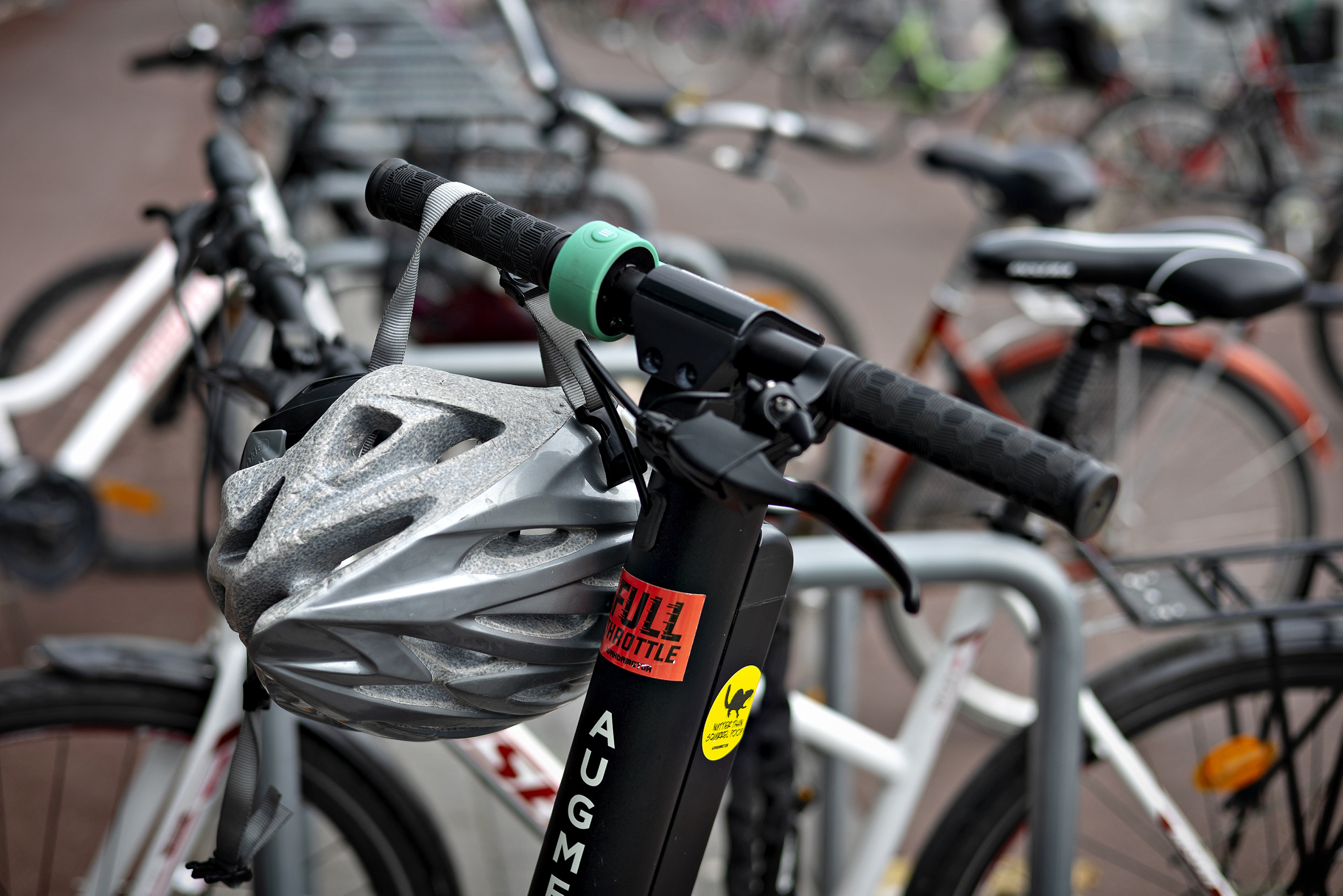 Kaupunki ei korvannut skuuttaajan tuulipukua