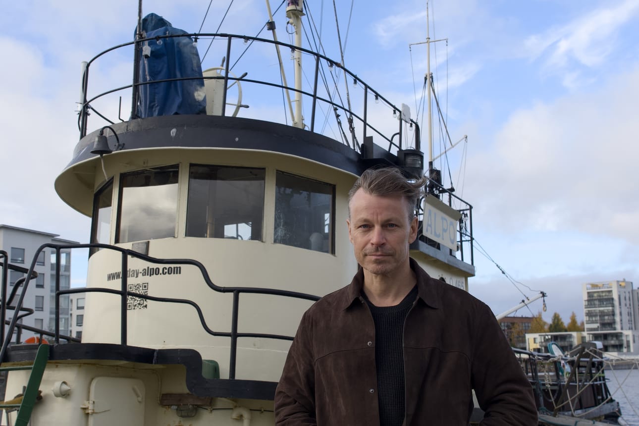 Vieraillessaan Oulussa Peter Franzén pistäytyi katsomassa Toppilan satamaa, joka on yksi Lapin sota -elokuvan tapahtumapaikoista. Elokuvan satamakohtaukset tosin kuvattiin Kotkassa.