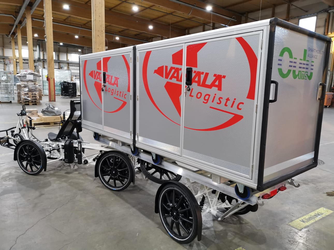 Sähköavusteinen konttipyörä Armadillo näkyy lähiaikoina Oulun keskustan katukuvassa.