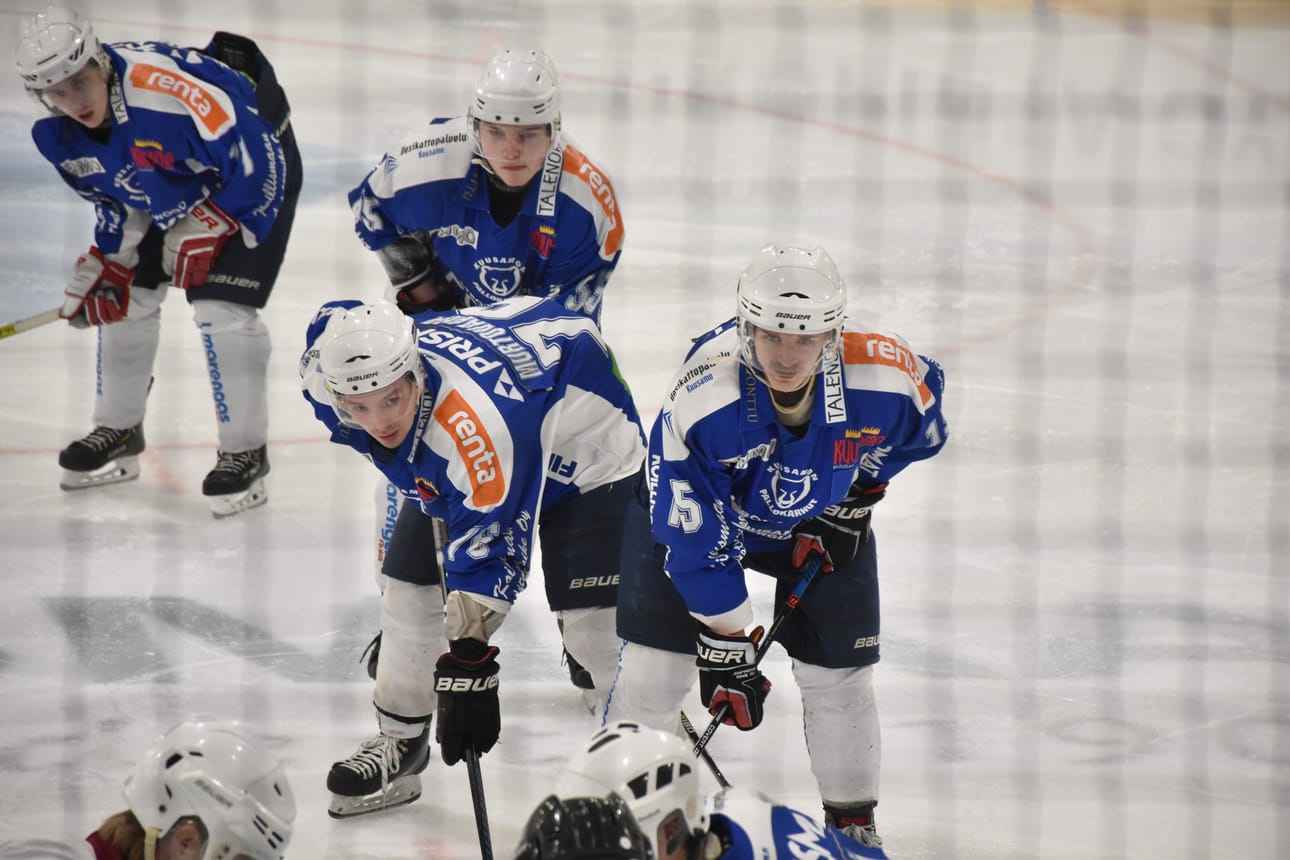 Pallo-Karhujen edustuskiekkoilijat pelaavat kotiyleisön edessä seuraavan kerran sunnuntaina, mikäli voittavat Laser Hockey Akatemian vieraskaukalossa lauantaina.