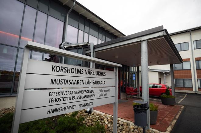 Mustasaaren lähisairaalan kahdella työntekijällä on todettu koronavirustartunta. Sairaalan hoitohenkilökunta ja potilaat on testattu mahdollisten altistumisten varalta. KUVA: JARNO PELLINEN