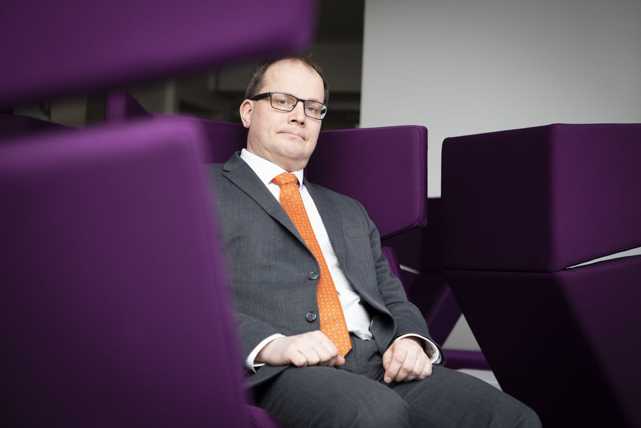 Huoltovarmuuskeskuksen Tomi Lounema on myöntänyt virheet suojamaskihankinnassa.