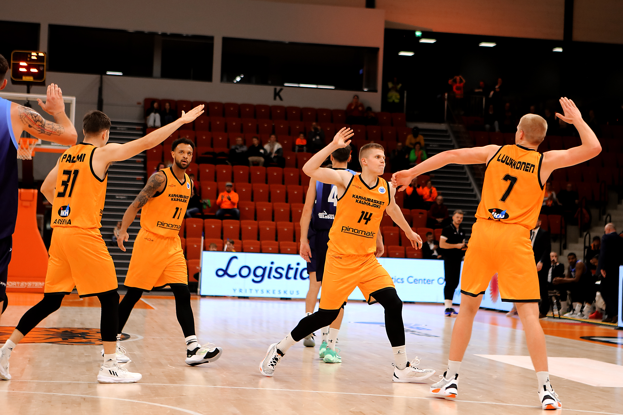 Karhu Basketin tulokas loukkaantui kaulan alueelle – Joukkue teki tutkintapyynnön vastustajan pelaajasta