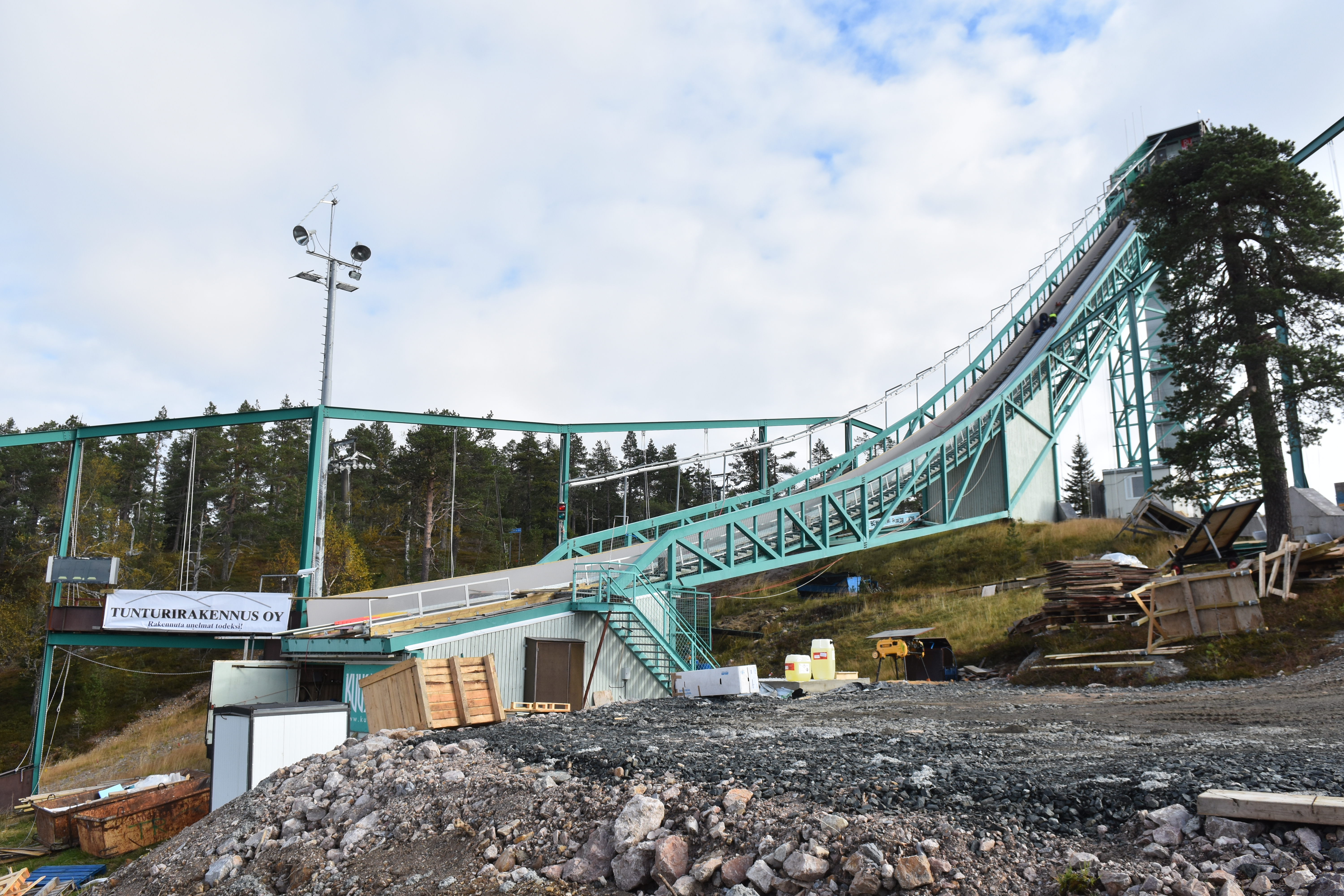 Rukan suurmäen remontti on paikallisessa mittakaavassa poikkeuksellinen rakennustyömaa.