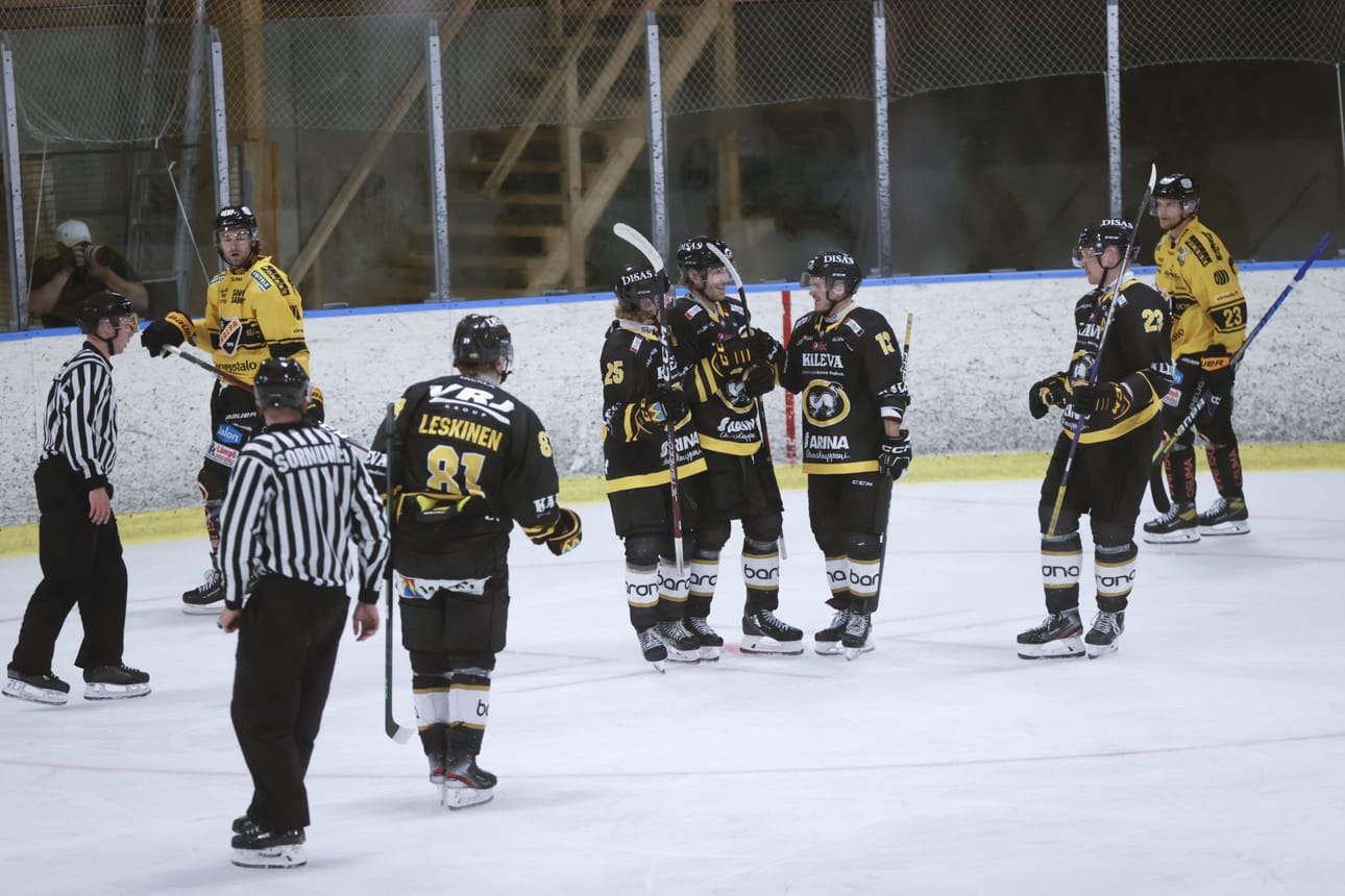 Kärpät tekee perjantaina ensiesiintymisensä Raksilassa. Kuva kauden ensimmäisestä harjoitusottelusta Virroilta.