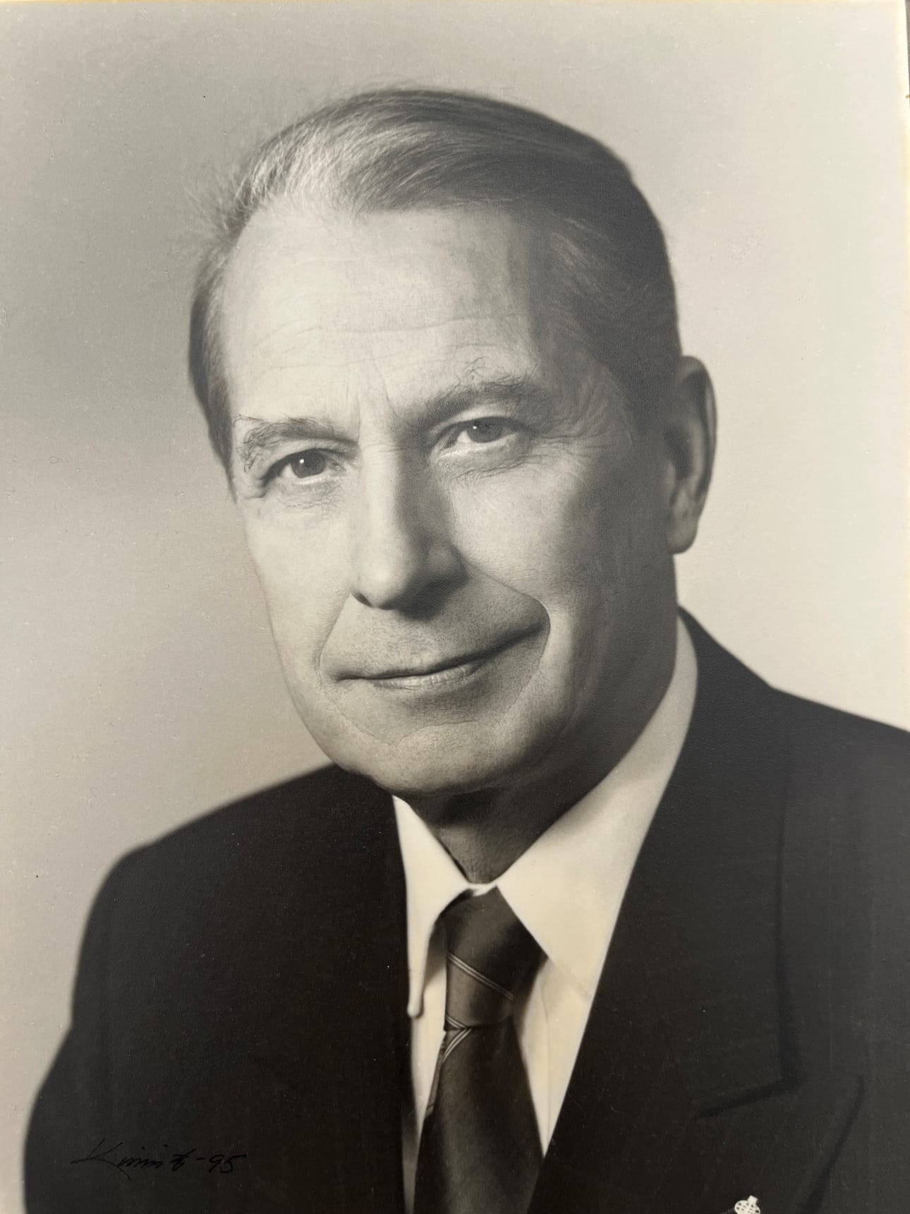Eero Askonen 1933–2026.