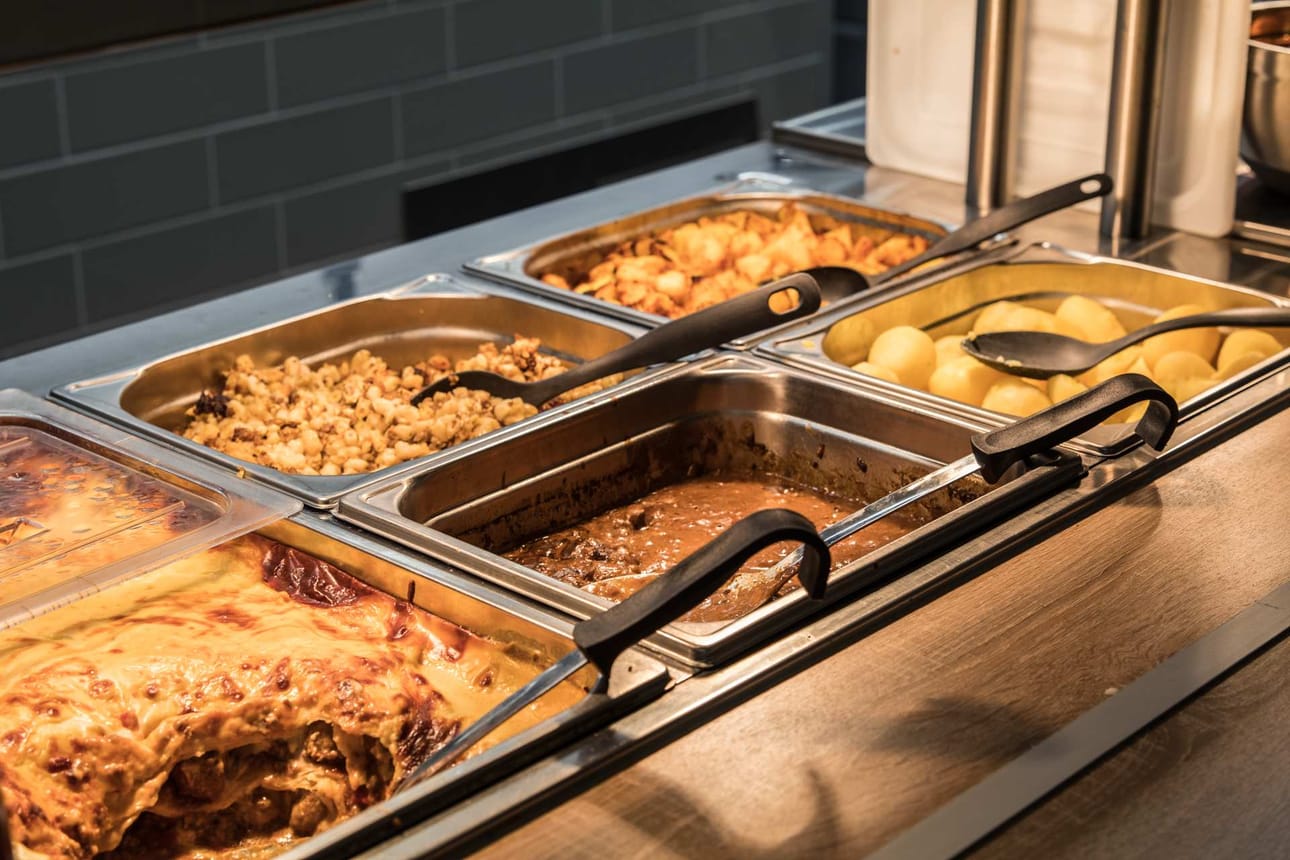 Syväkankaan Kioskin lounas kattaa joka päivä neljä eri ruokalajia, mikä yllättää monenkin ruokailijan.