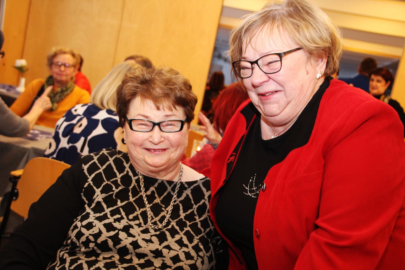 Marja-Riitta Tervahautaa ja Riitta Raavonikua yhdistää paitsi nimi myös ura kunnan virassa, edellinen Tornion ja toinen Ylitornion palveluksessa. Tuttuja naiset ovat jo kauppaopistoajaltaan Torniosta.