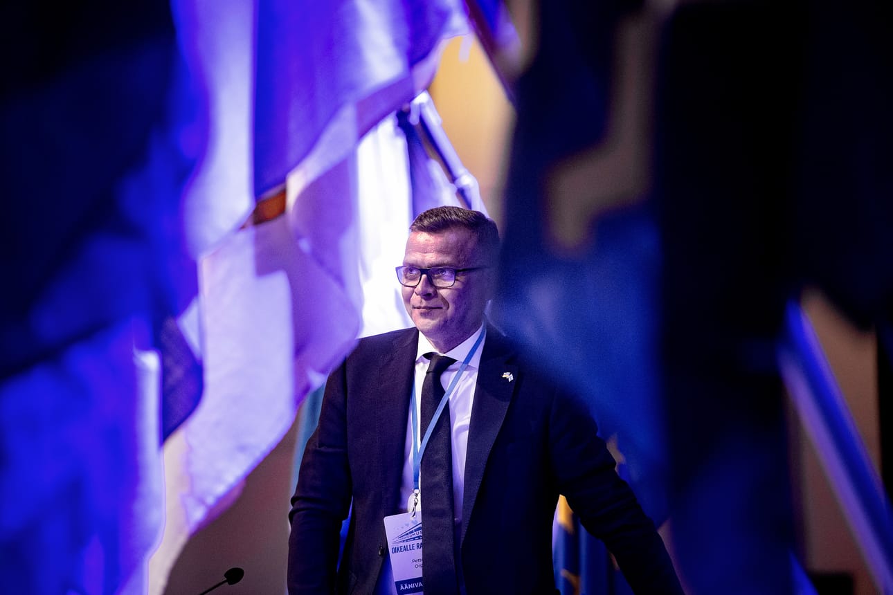 Petteri Orpon johtama kokoomus on yhä Ylen kannatusmittauksessa suosituin puolue.