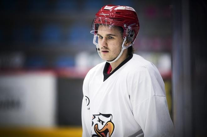 Käsivamman vuoksi kaksi ja puoli kuukautta sivussa ollut Victor Westermarck on tänään mukana Sportin puolustuksessa. KUVA: JARNO PELLINEN