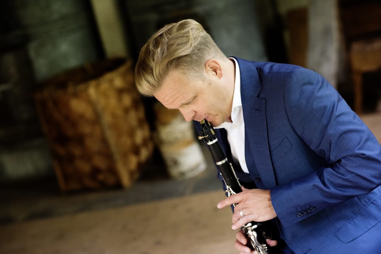 Radion sinfoniaorkesterin sooloklarinetistina vuodesta 2005 toiminut Christoffer Sundqvist sykähdytti Lapin kamariorkesterin solisti- ja kamarimuusikkovieraana mestariluokan taidonnäytteillään.
