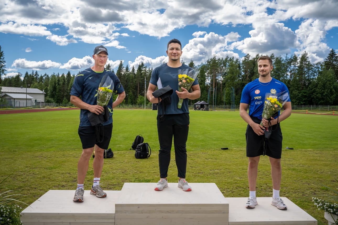 Miesten keihään kolme parasta olivat Genki Dean Japani, Teemu Wirkkala Toholammin Urheilijat ja Aleksi Yli-Mannila Alajärven Ankkurit.