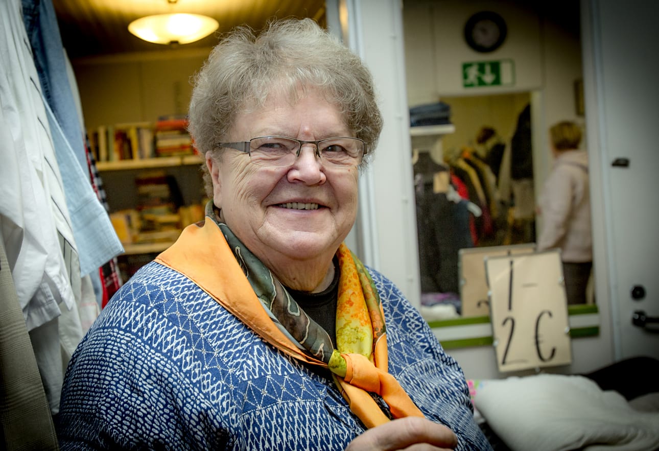 75-vuotias Seija Greus oli yksi niistä toimeliaista naisista, jotka aloittivat helluntaiseurakunnan lähetyskirpputorin toiminnan 35 vuotta sitten.