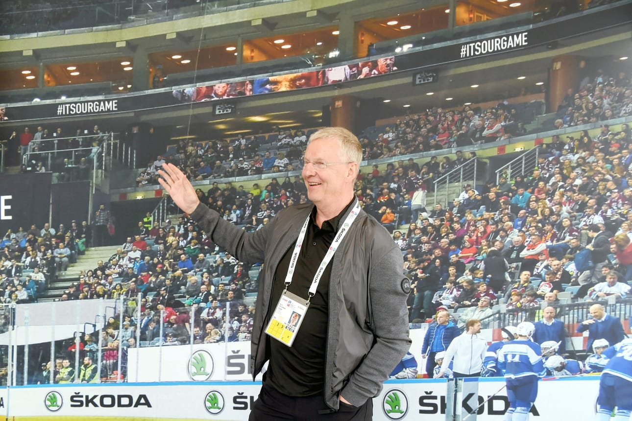Kari Jalosen Bern yrittää kaataa Kärpät Oulun Raksilassa. Arkistokuva.