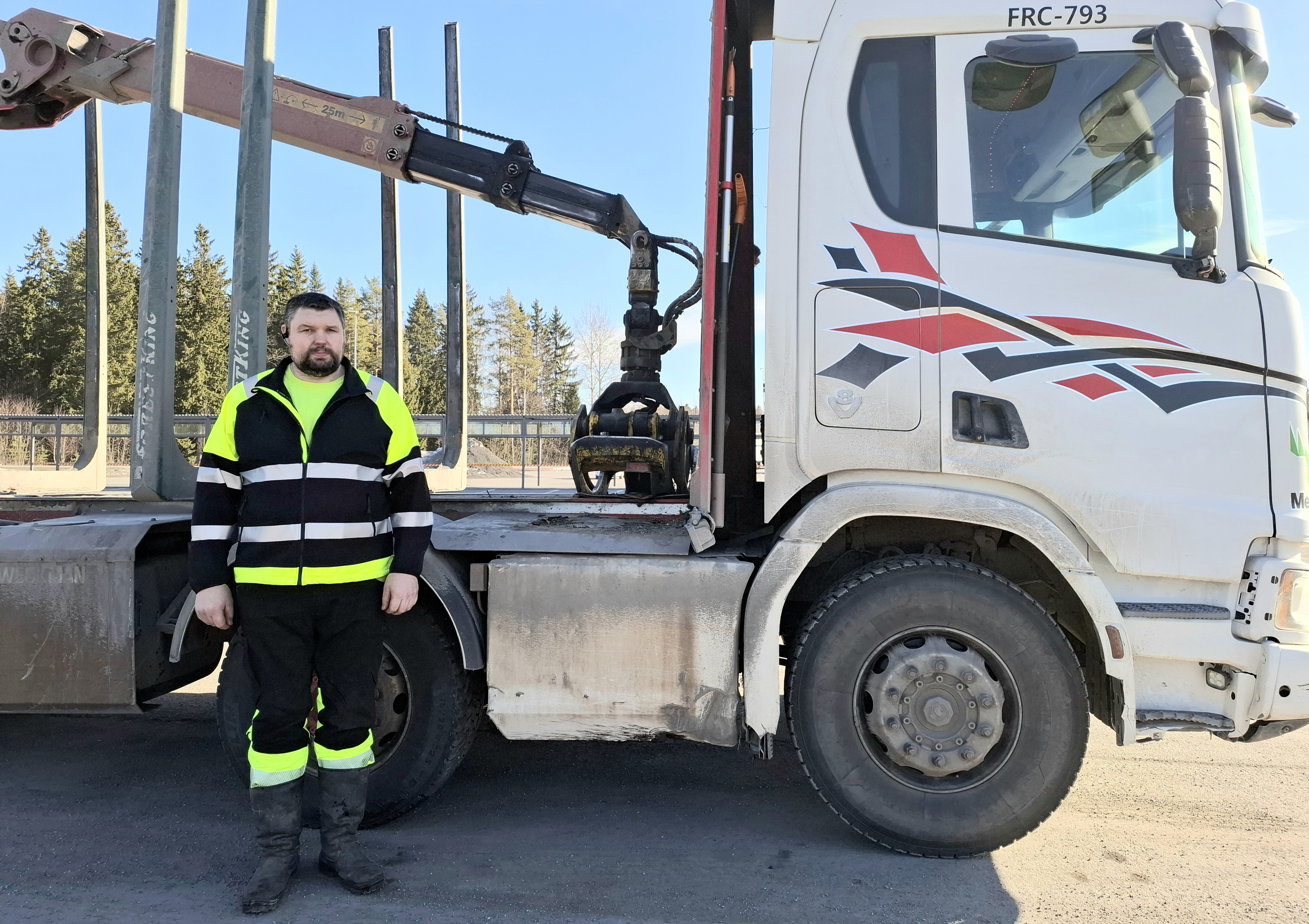 "Kun jotain yllättävää tapahtuu, niin aikataulu pettää", tietää puutavarakuljetuksia ajava Juhani Hattula