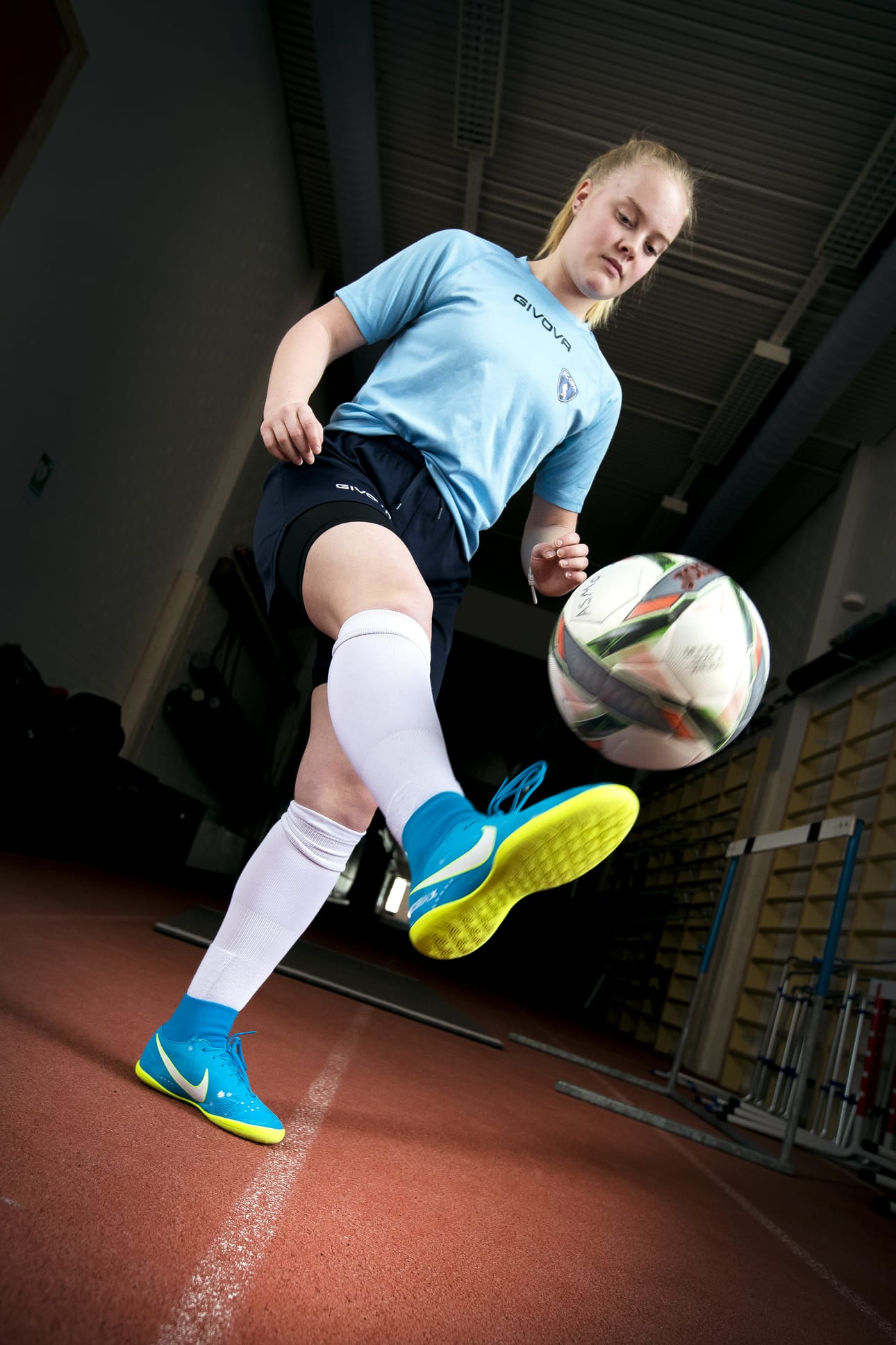 Raahelainen Lotta Iivonen edustaa futsalissa FC Oulun Palloa ja jalkapallossa Ajax-Sarkkirantaa.
