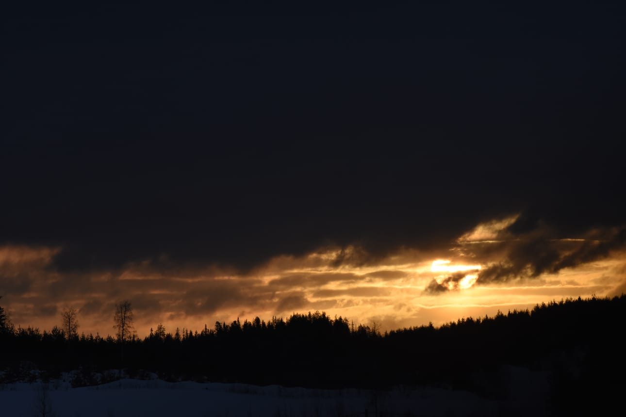 Kuvassa sensaatiomainen auringonnousu Kuntivaaralla.