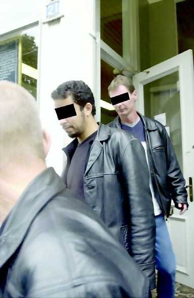 Operaatio . Saksan poliisi otti terrorismista epäiltyjä kiinni kuulusteluja varten mutta varsinaisia pidätyksiä ei tehty.