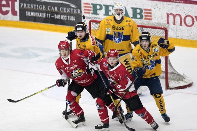 Vaasan Sport ja Mikkelin Jukurit ovat ottaneet tiukasti yhteen A-nuorten SM-liigan puolivälierissä. KUVA: JARNO PELLINEN/ARKISTO