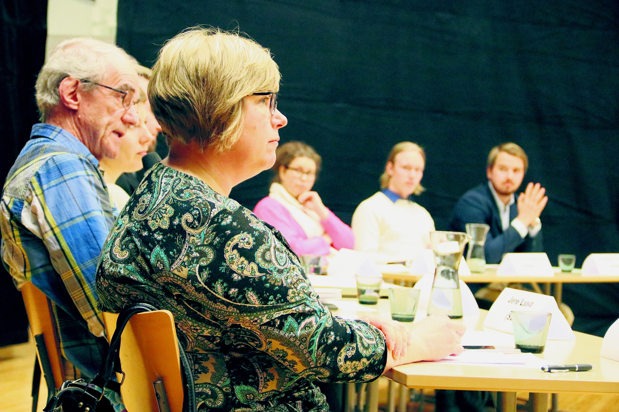 Miten Kempeleen kunnan pitäisi panostaa ympäristön suojeluun? Vastauksia löytyi paljon, ja SDP:n Lasse Järvenpää lähtisi liikkeelle konkreettiselta tasolta.– Kunnan salien käytössä säästetään väärässä paikassa, kun niiden ilmastointi poistetaan käytöstä viikonlopppuisin.SIlloinhan käyttö on kovimmillaan. Kosteus siis pääsee tiivistymään rakenteisiin puutteellisen ilmanvaihdon takia.