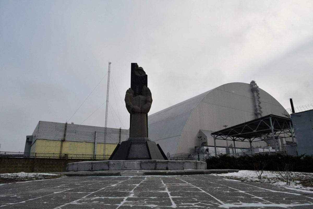 Ukrainalaistietojen mukaan venäläisten sotilaiden valtaama Tshernobylin ydinvoimala on kokonaan irrotettu sähköverkosta. Arkistokuva joulukuulta 2020. LEHTIKUVA/AFP