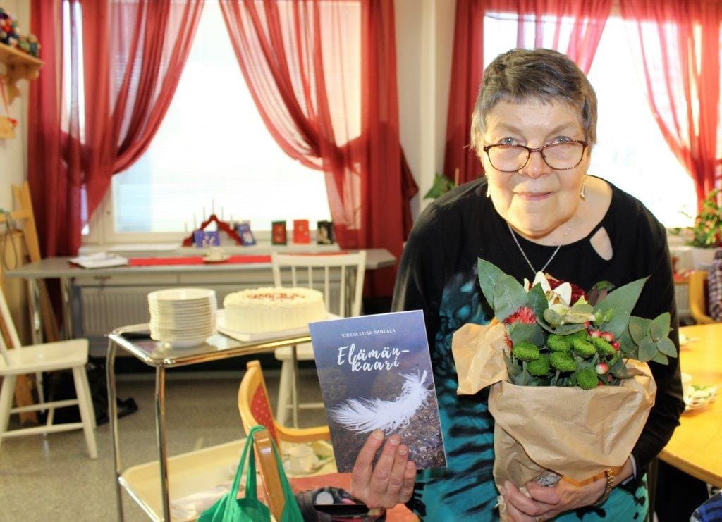 Sirkka Liisa Rantalan toiveena oli runokirjan lisäksi, että kirja julkistetaan Isojoen päivätoiminnassa. Näin tapahtui.