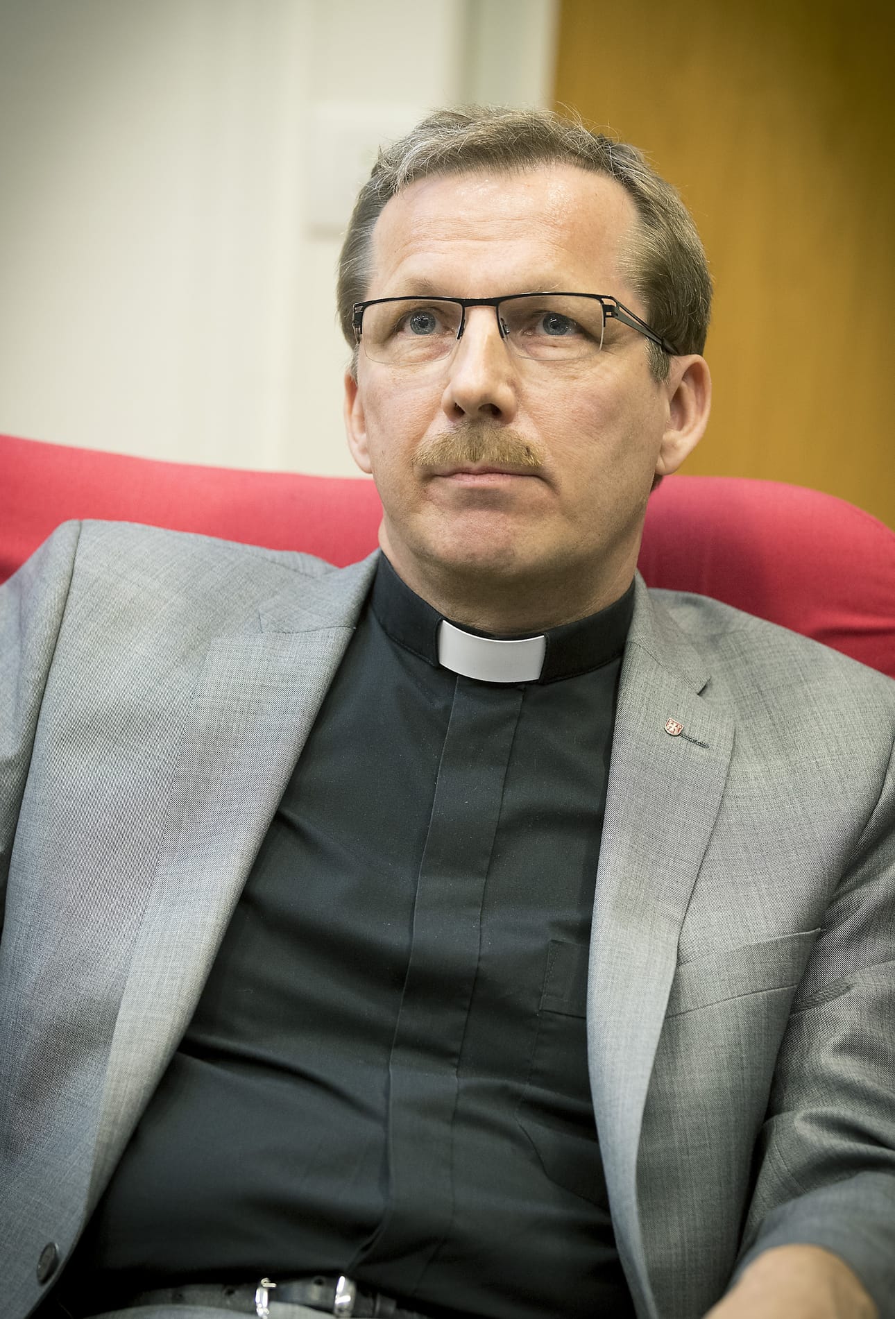 Kirkkohallituksen kansliapäällikkö Jukka Keskitalo on valittu Oulun hiippakunnan uudeksi piispaksi.