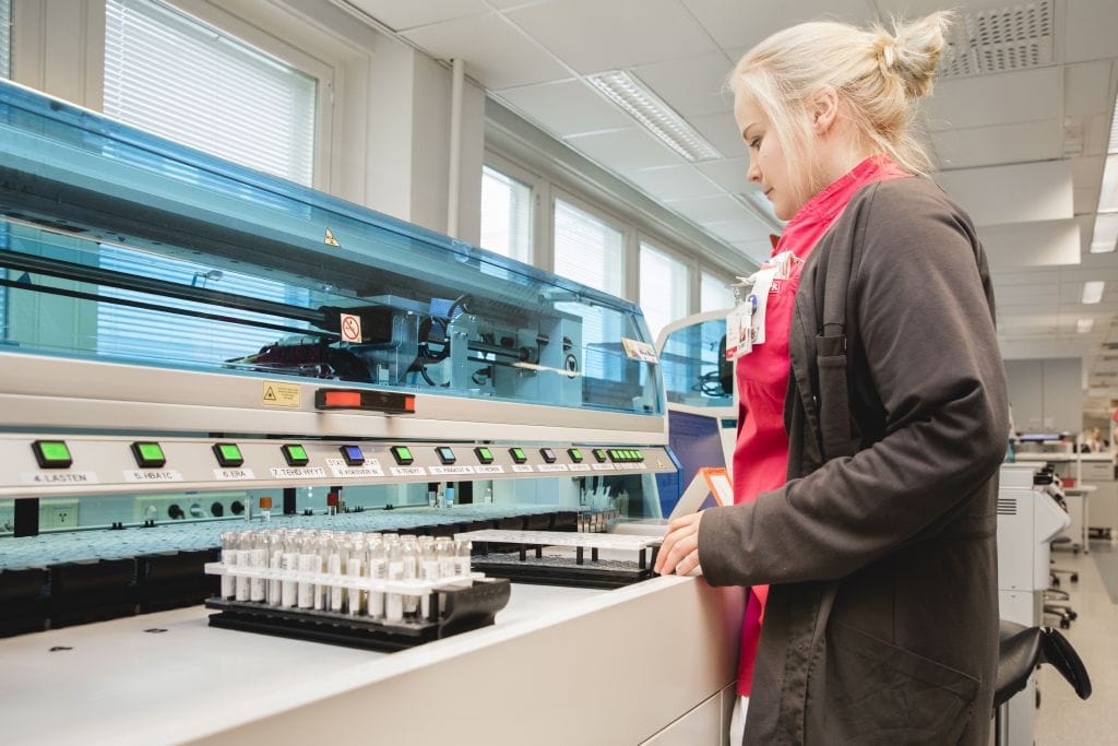 NordLab Oulun laboratoriossa analysoidaan tällä hetkellä noin 200 koronavirustestiä vuorokaudessa.