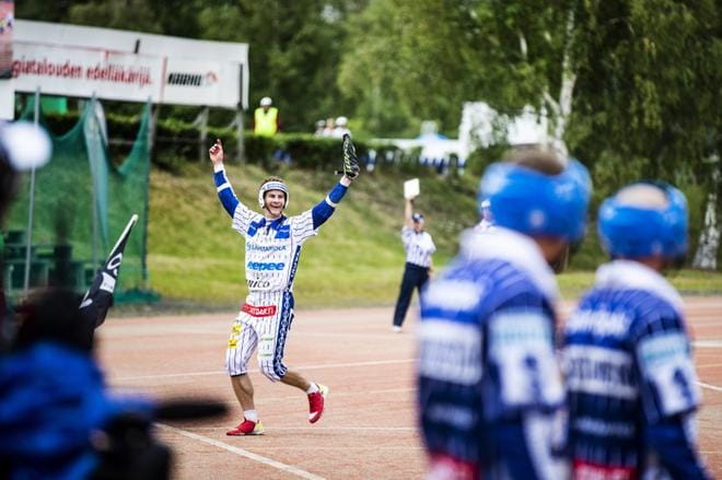 Pelinjohtaja Markku Hylkilä nimeää Olli Heikkalan yhdeksi vaihtoehdoksi korvaamaan seuran jättäneen Sami Haapakosken sisäpelissä numerolle 3. ARKISTOKUVA: KRISTA LUOMA