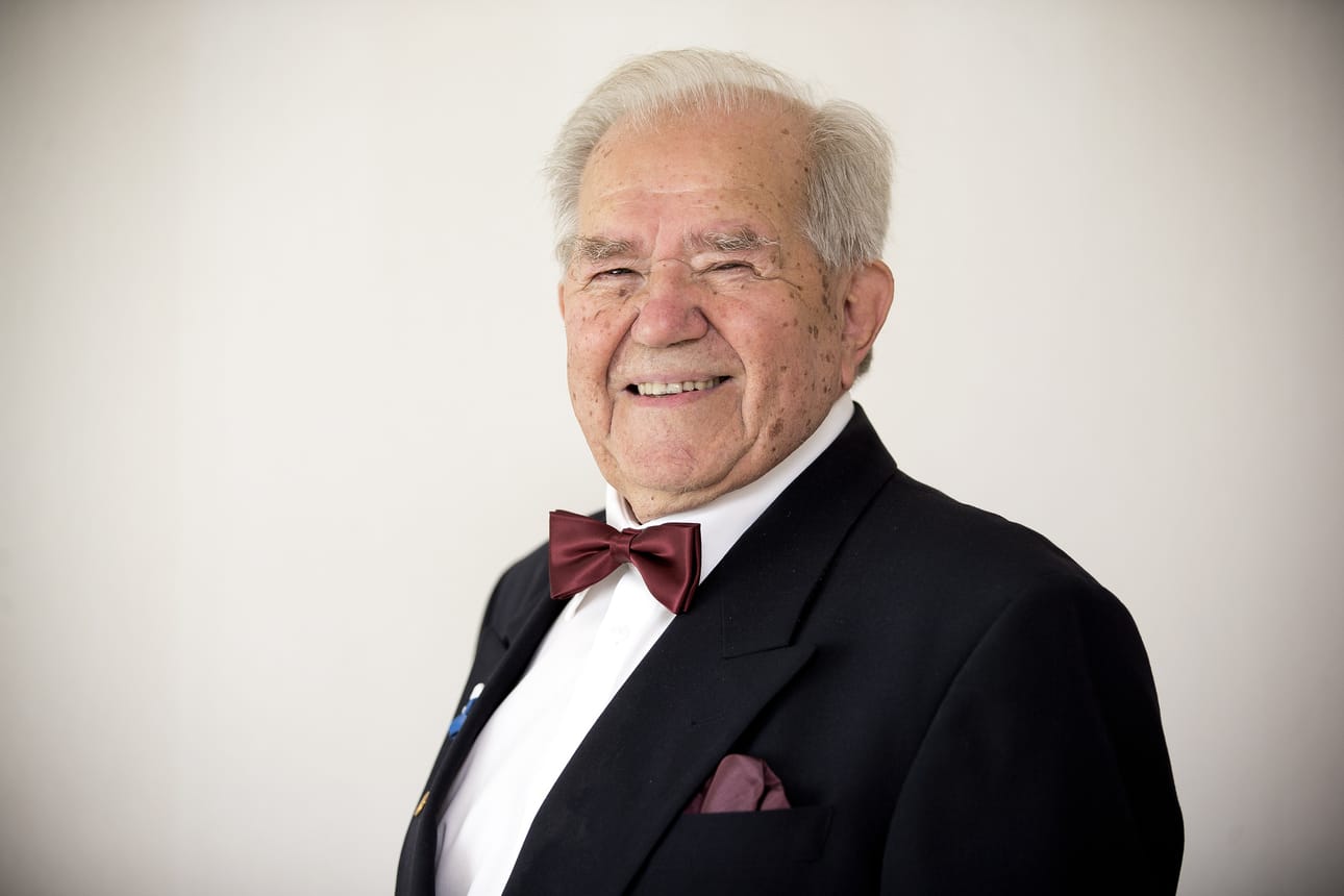 Frans Säilylle on tärkeää olla mukana monenlaisessa järjestötoiminnassa. Erityseti hän haluaa pitää vanhusten asioista esille. Säily sai Raahen Pekan -tunnustuksen vuonna 2017.