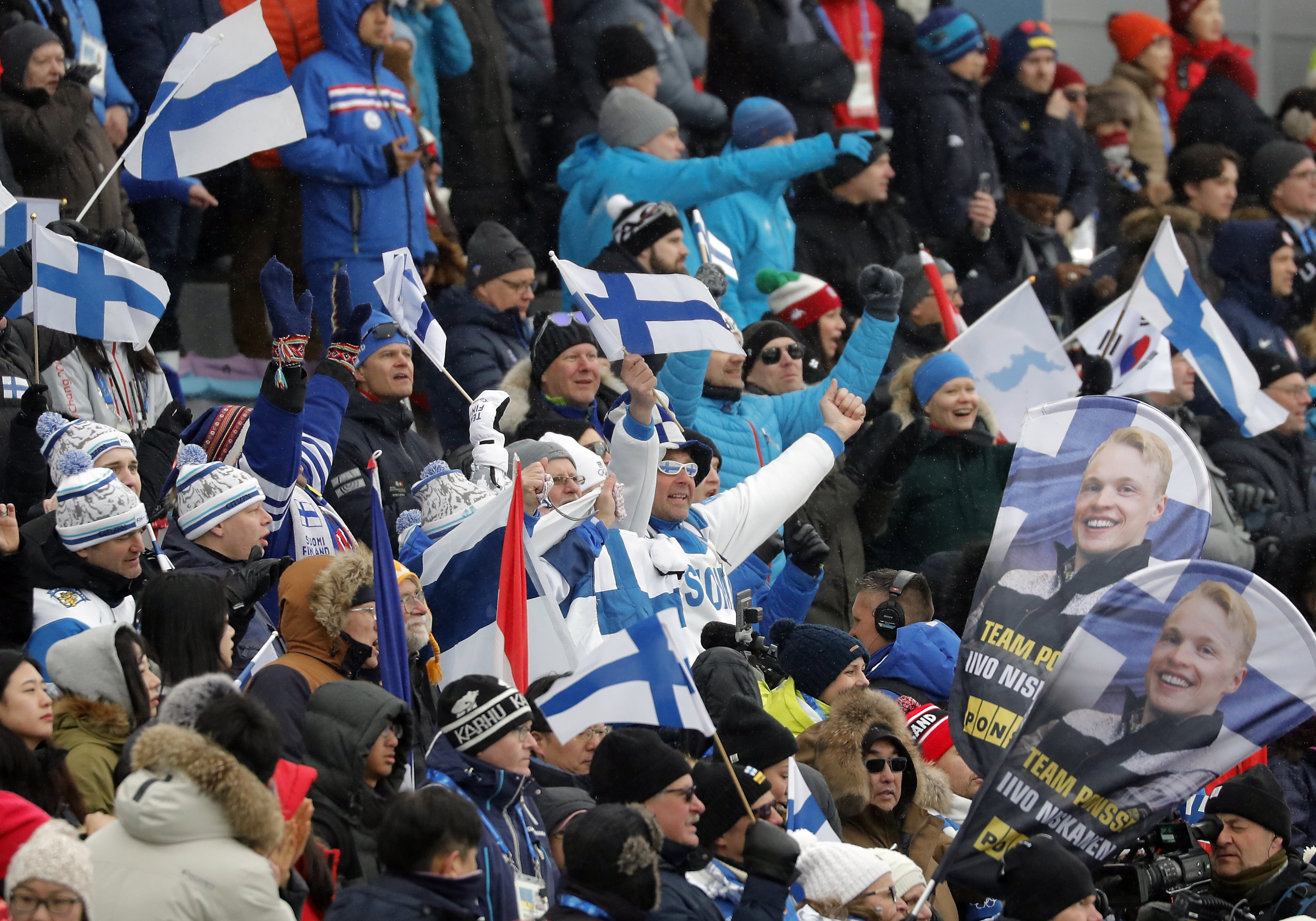 Iivo Niskanen sai runsaasti kannustusta lauantain kisassa. 