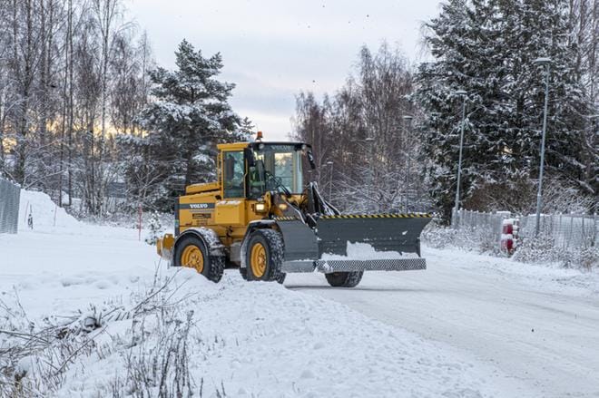 Lunta tuli Vaasassa paikoitellen jopa 20 senttiä sunnuntaista lähtien, Seinäjoella 3–4 senttiä. KUVA: PAULA KASKIMAA