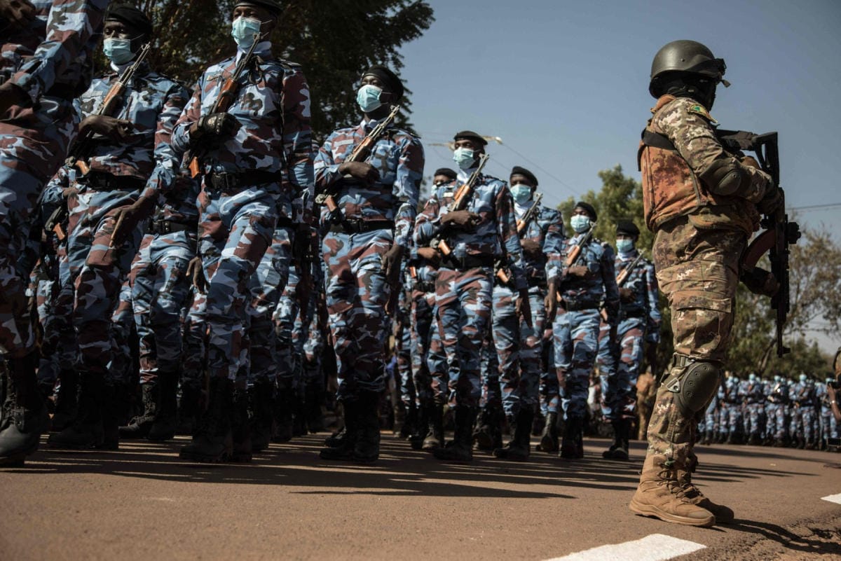 Mali on käynyt taistelua jihadistikapinallisia vastaan ja saanut siihen apua Ranskan johtamilta joukoilta. Malin sotilasjoukkoja marssi Katin kaupungissa armeijan kansallisuuspäivänä tammikuussa. LEHTIKUVA/AFP