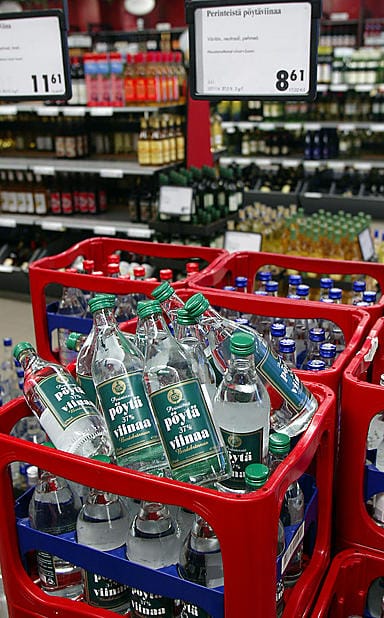 Henkirikosten muutokset seurailivat alkoholin myynnin alueellista kehitystä.