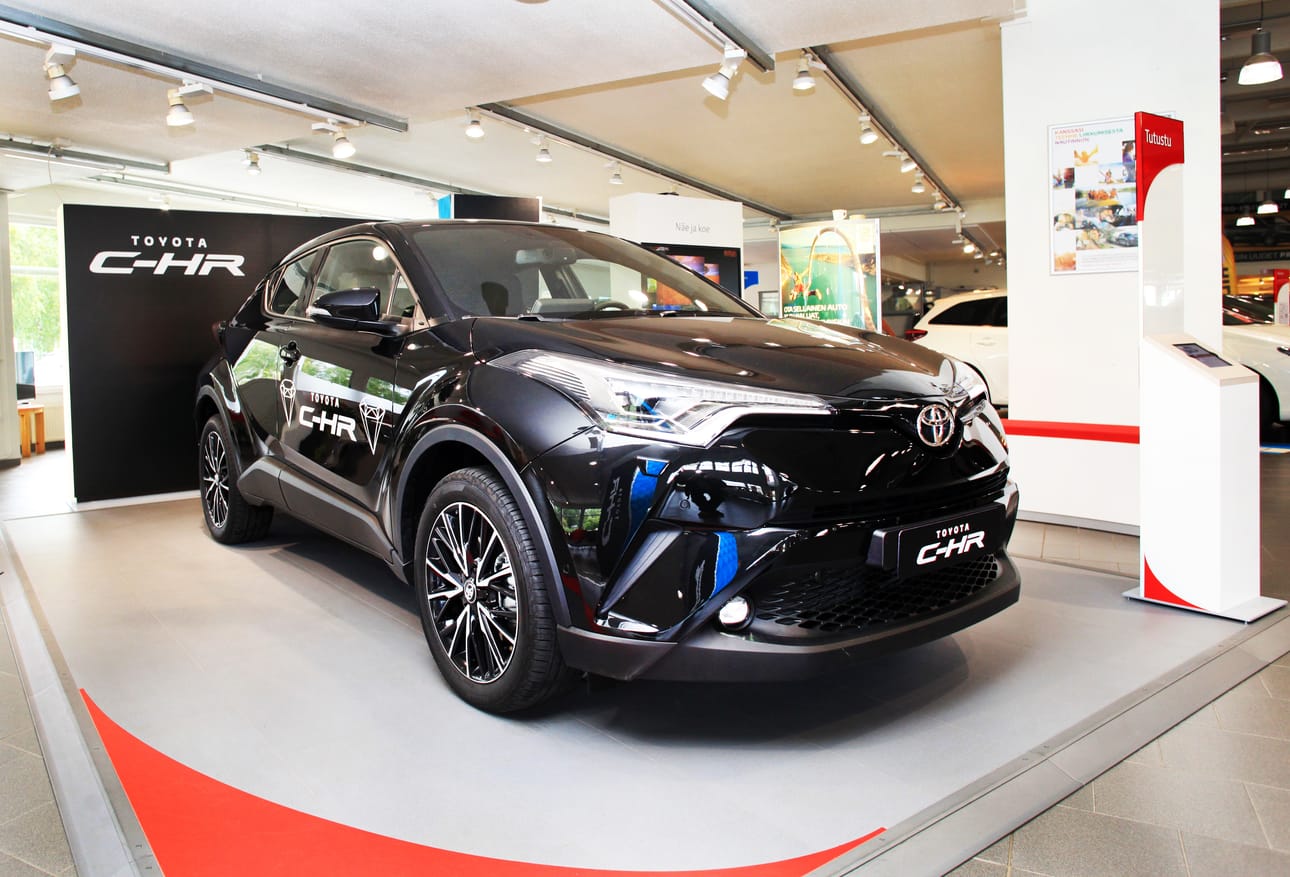 Marraskuussa myyntiin tuleva Toyota C-HR on kerännyt kehuja muotoilustaan.