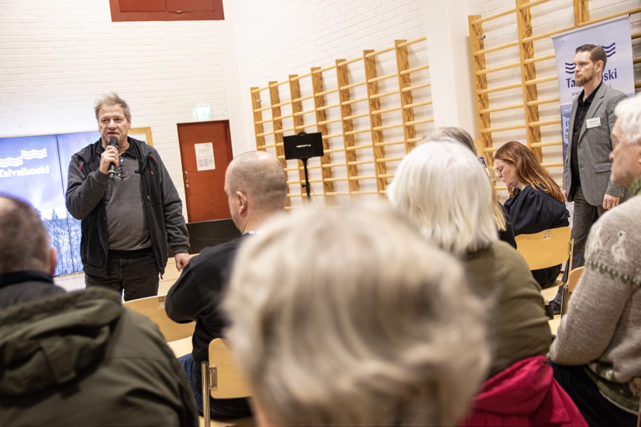 Varavaltuutettu Raimo Puolakanaho ei kysynyt mitään, vaan totesi vain että kaivos on Taivalkoskelle tervetullut.