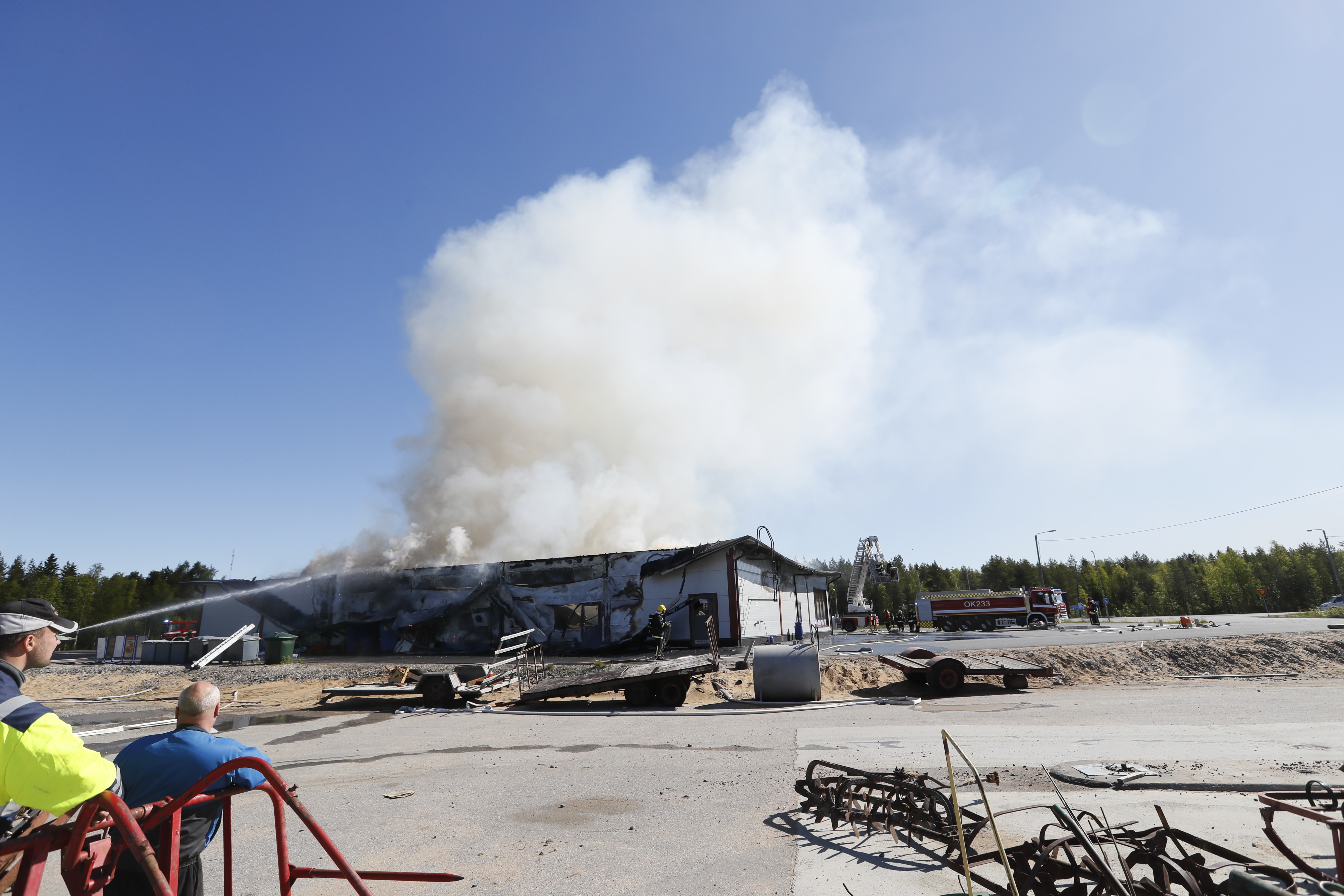 Huoltoasemapalossa keskityttiin mittarikentän suojaamiseen. 