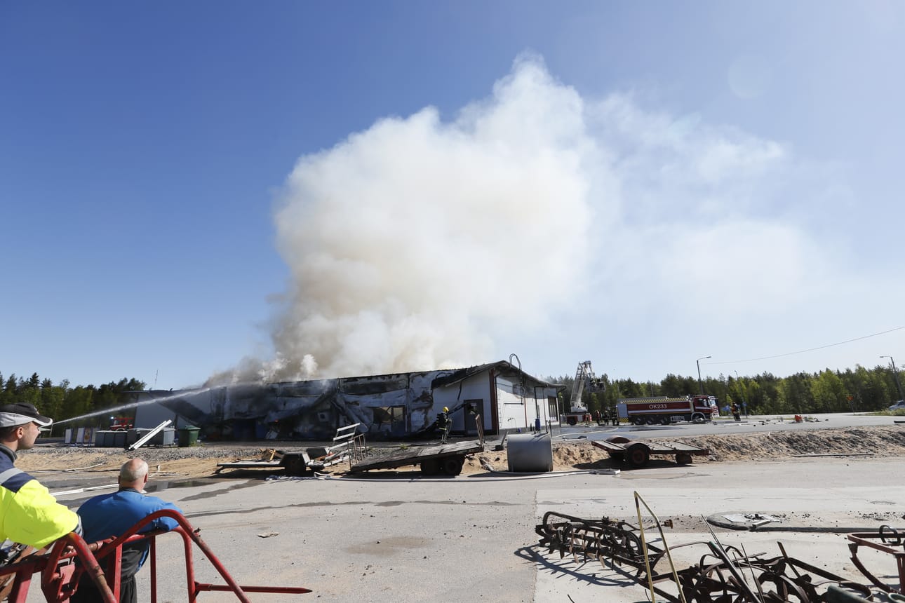 Huoltoasemapalossa keskityttiin mittarikentän suojaamiseen.